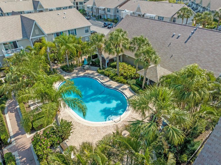 Flagler Pointe pool